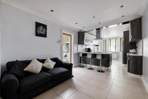 Upton Lane, E7