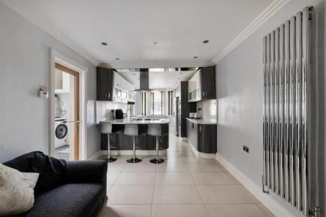 Upton Lane, E7