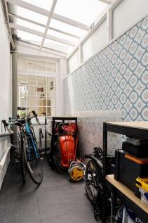 Selby Road, E11