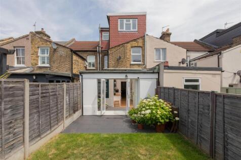 Selby Road, E11