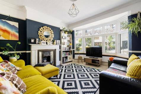 Woodcote Road, E11