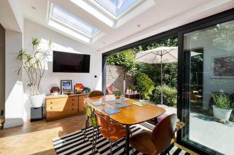 Woodcote Road, E11