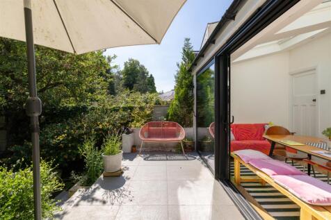 Woodcote Road, E11