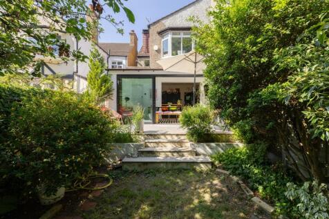 Woodcote Road, E11