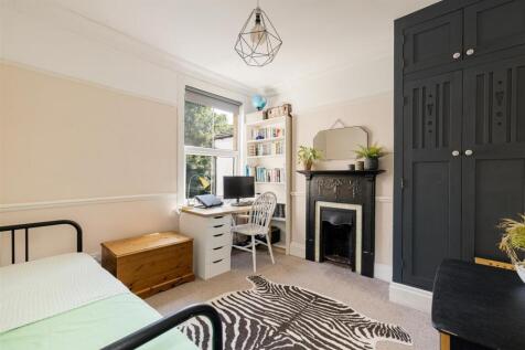 Woodcote Road, E11