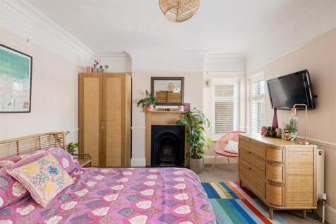 Woodcote Road, E11