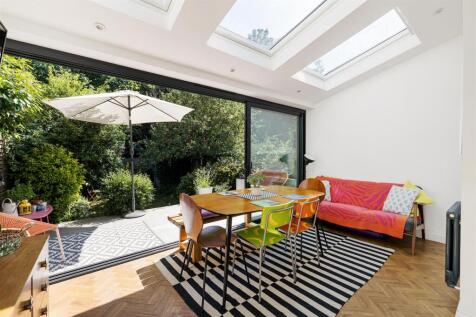 Woodcote Road, E11