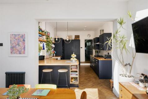 Woodcote Road, E11