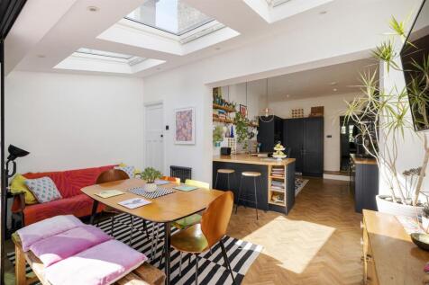 Woodcote Road, E11