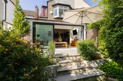 Woodcote Road, E11