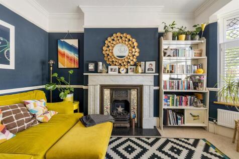 Woodcote Road, E11
