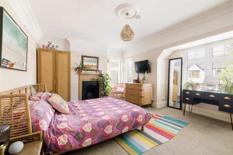 Woodcote Road, E11