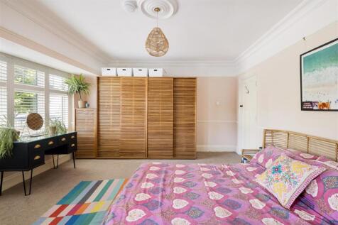 Woodcote Road, E11
