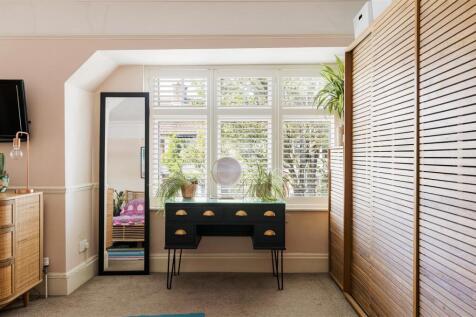 Woodcote Road, E11