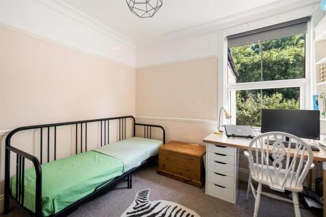 Woodcote Road, E11