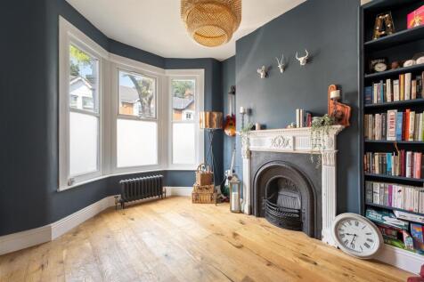 Cavendish Drive, E11