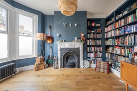 Cavendish Drive, E11