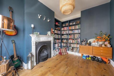 Cavendish Drive, E11