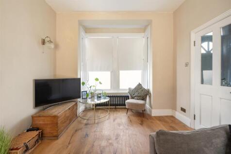Cavendish Drive, E11