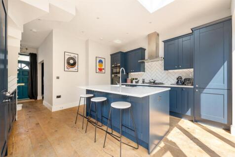 Cavendish Drive, E11