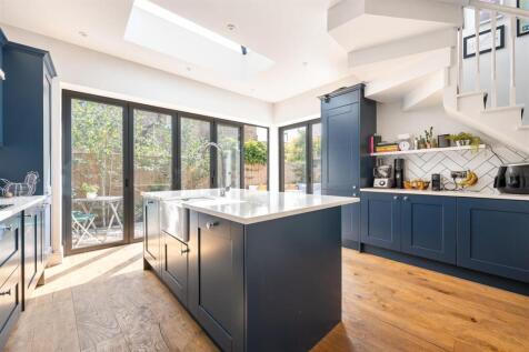 Cavendish Drive, E11