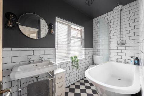 Cavendish Drive, E11