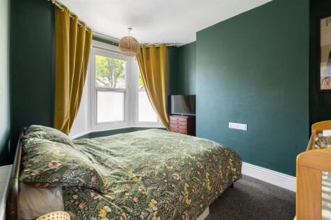 Cavendish Drive, E11