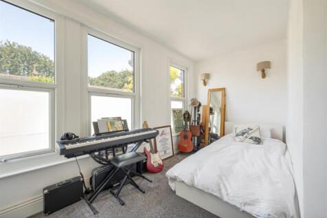 Cavendish Drive, E11