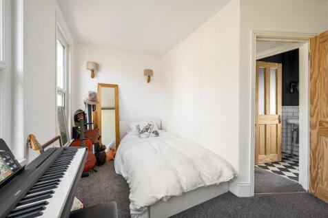 Cavendish Drive, E11