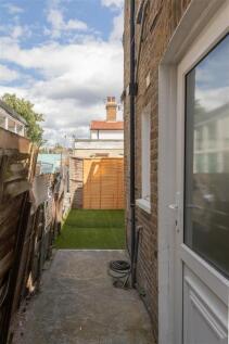 Green Street, E7