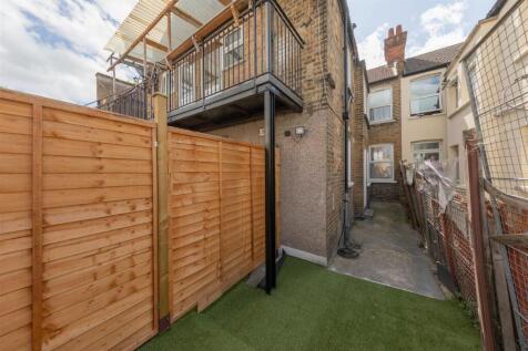 Green Street, E7