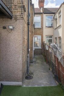 Green Street, E7