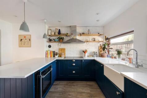 Shrewsbury Road, E7