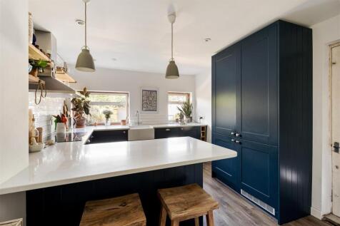 Shrewsbury Road, E7