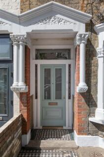 Shrewsbury Road, E7