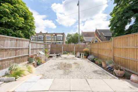 Forest Road, E11