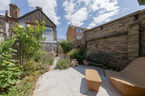 Spratt Hall Road E11