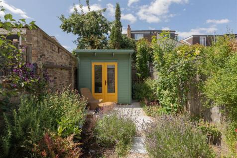 Spratt Hall Road E11