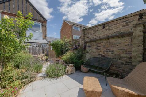 Spratt Hall Road E11