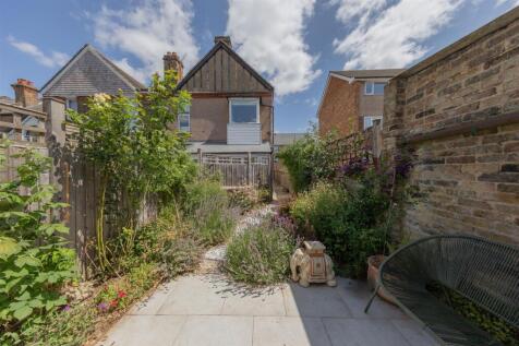 Spratt Hall Road E11