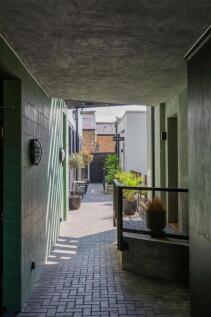 London Road, E13