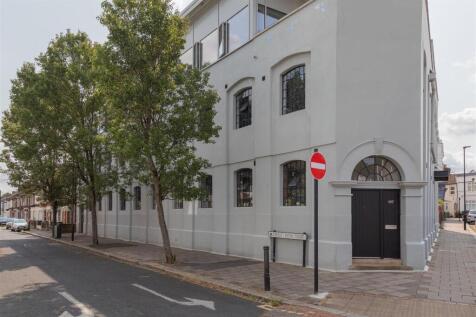 London Road, E13