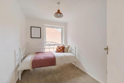 Carnarvon Road E15