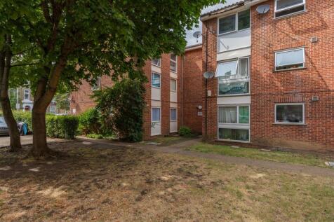 Carnarvon Road E15
