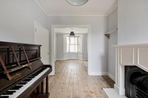 Odessa Road, E7