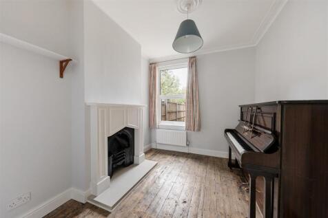 Odessa Road, E7