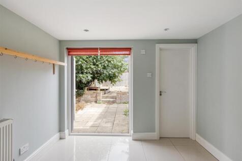 Odessa Road, E7