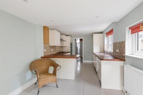 Odessa Road, E7