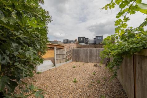 Odessa Road, E7