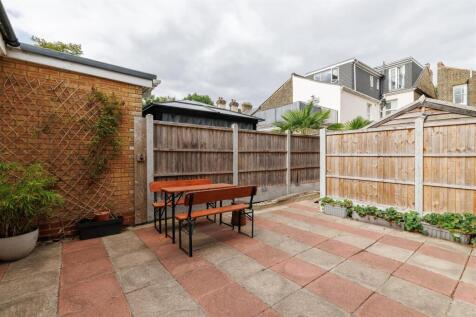 Carnarvon Road, E15